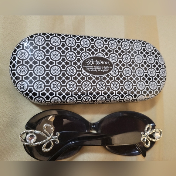 Brighton Elegant Black Sunglasses for Women And Case main image 9